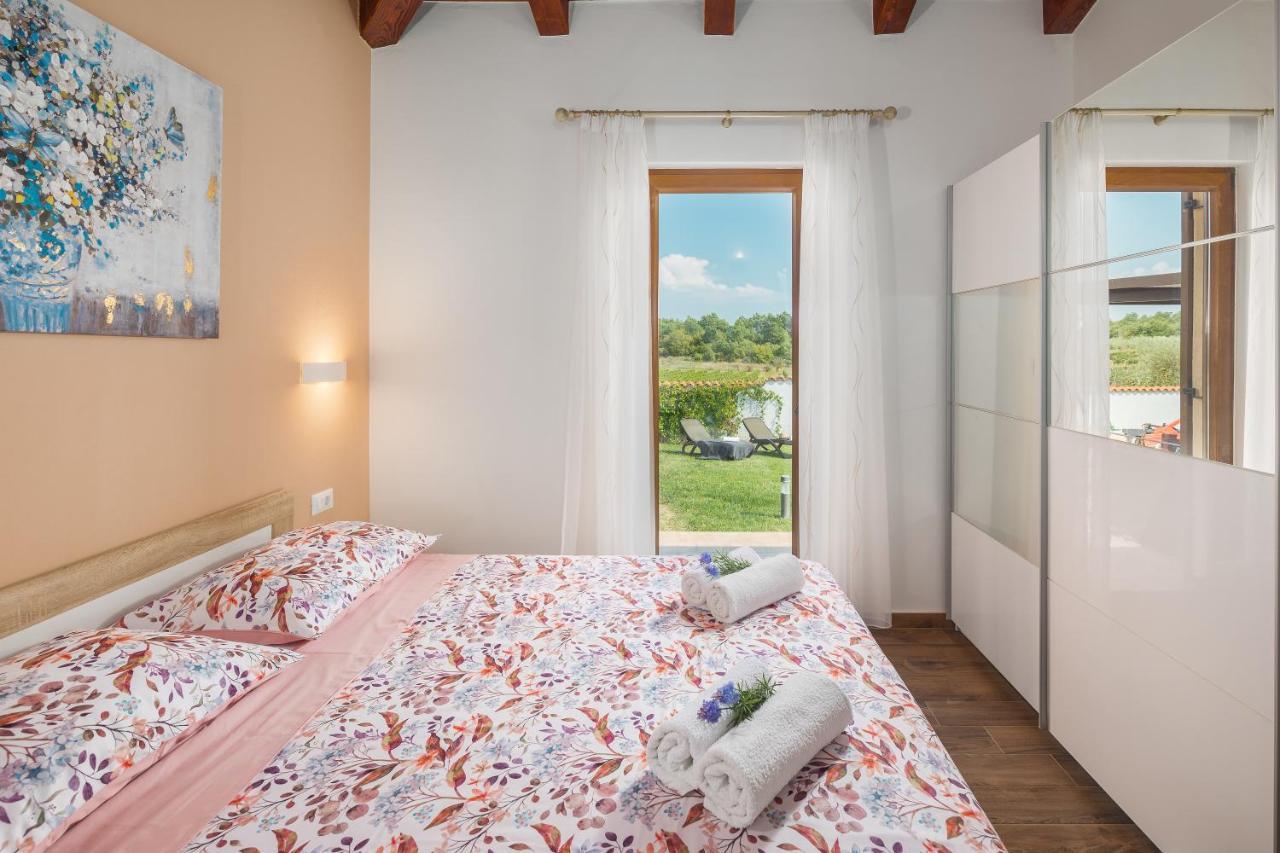 Villa Gracia Sveti Lovreč Pazenatički Exterior foto