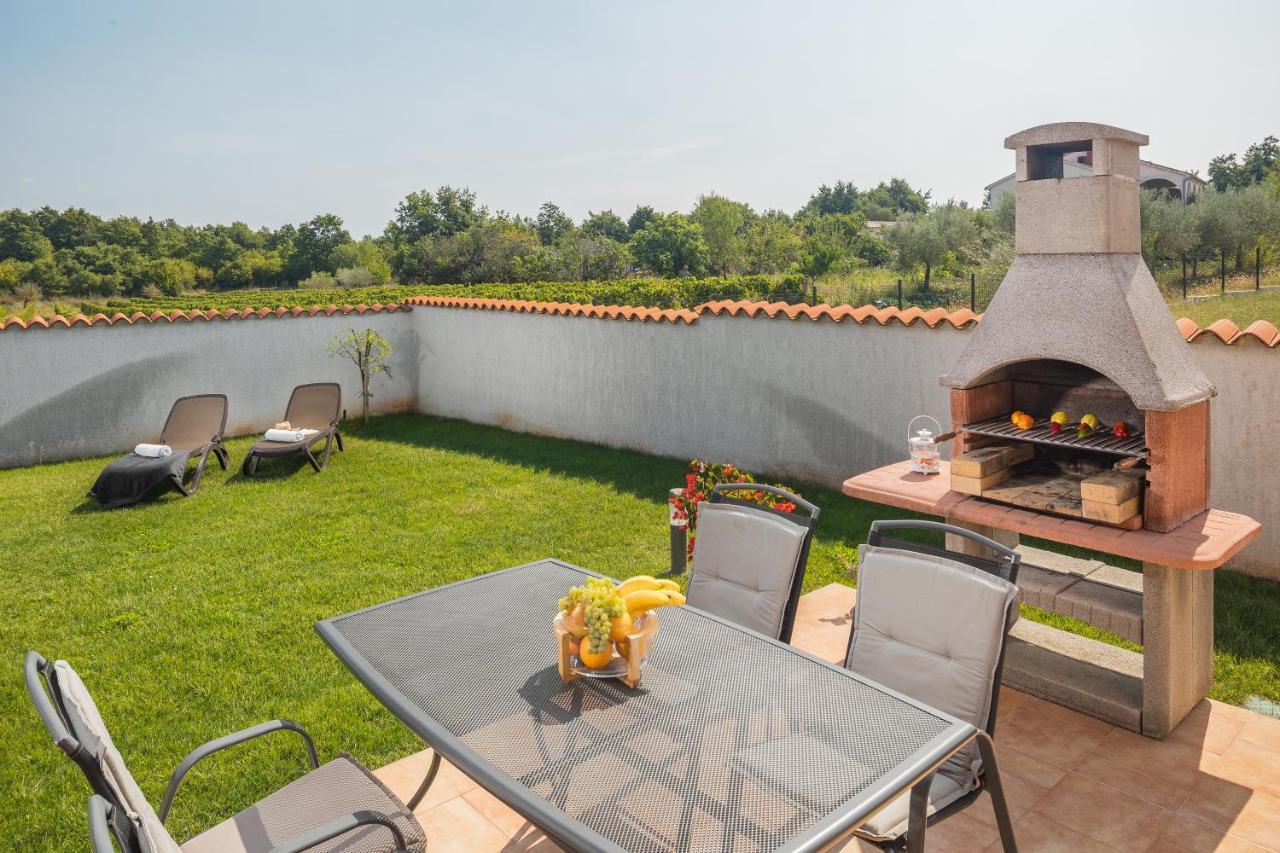 Villa Gracia Sveti Lovreč Pazenatički Exterior foto