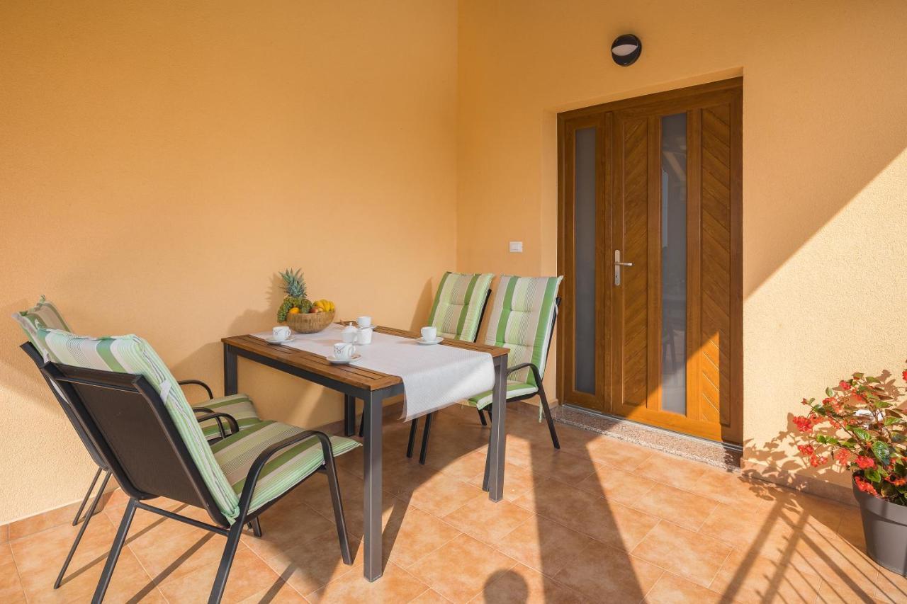 Villa Gracia Sveti Lovreč Pazenatički Exterior foto