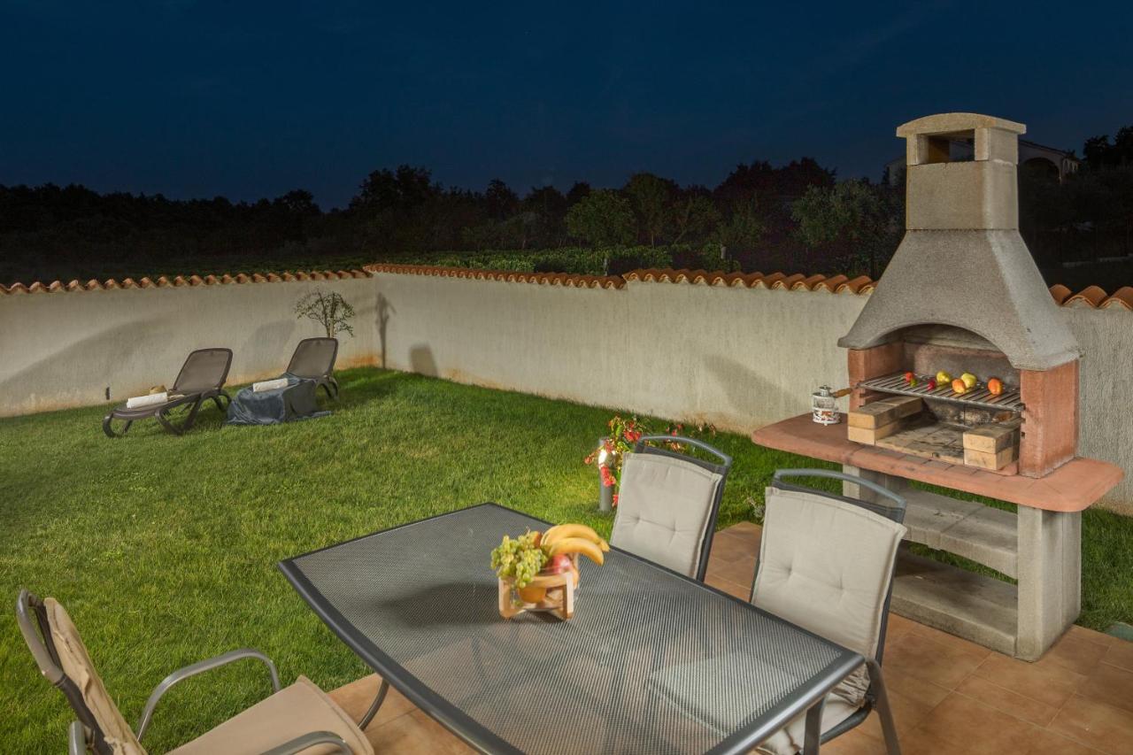 Villa Gracia Sveti Lovreč Pazenatički Exterior foto